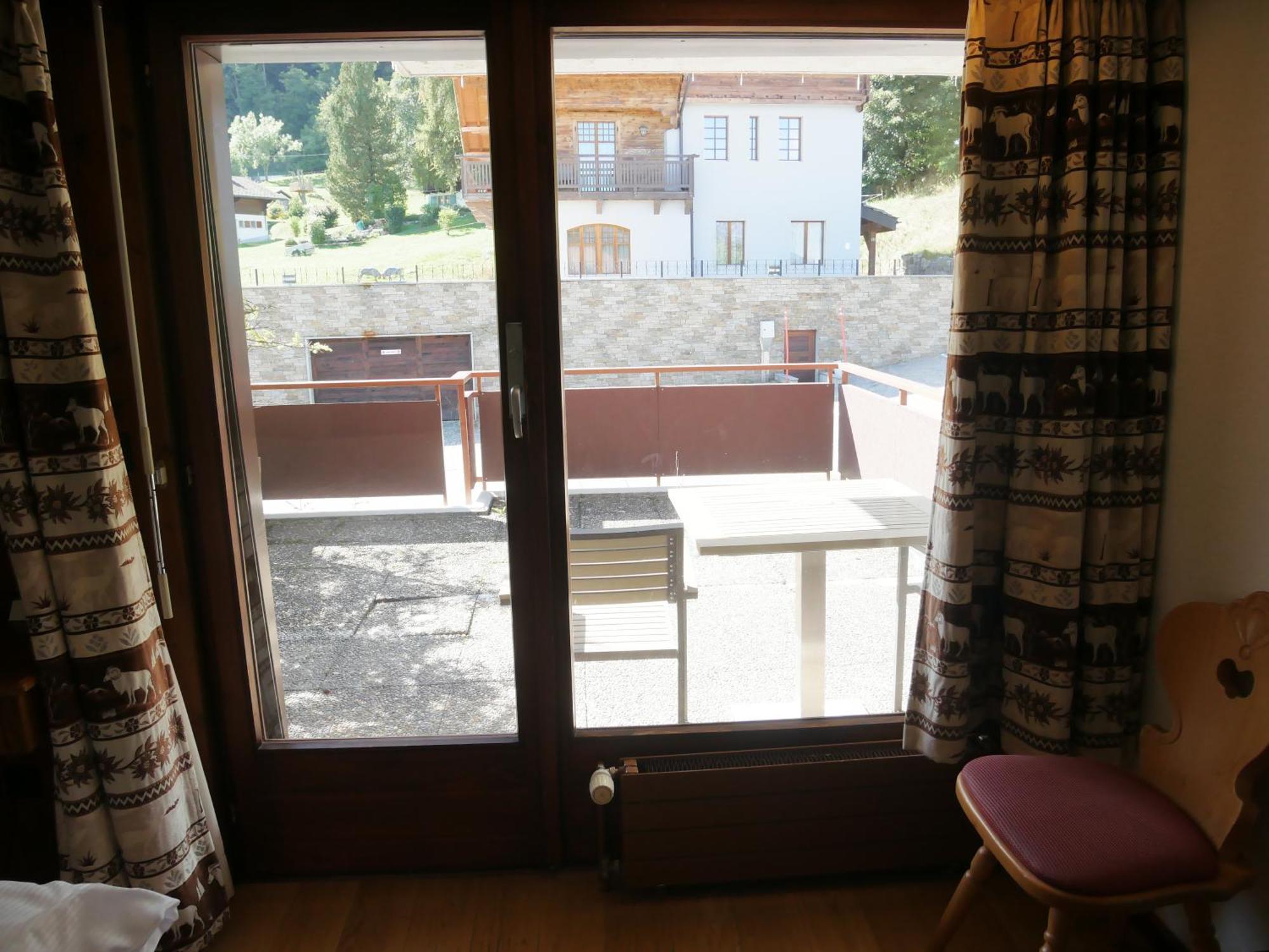 Between Boutique Hotel Chamoson Экстерьер фото
